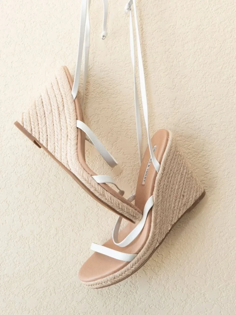 Chelsea & Violet Mariah Espadrille Wedges 8.5 White Lace Up Ankle Wrap Sandals